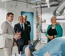 Am Forschungscampus STIMULATE erhielt der Bundeskanzler Einblicke in die neueste Medizintechnik